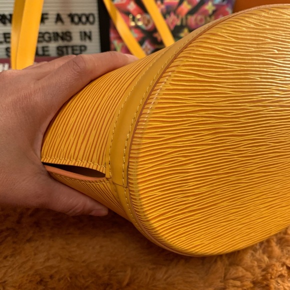 SOLD💯 Authentic LV St Jacques GM Yellow Epi leath - Picture 16 of 16